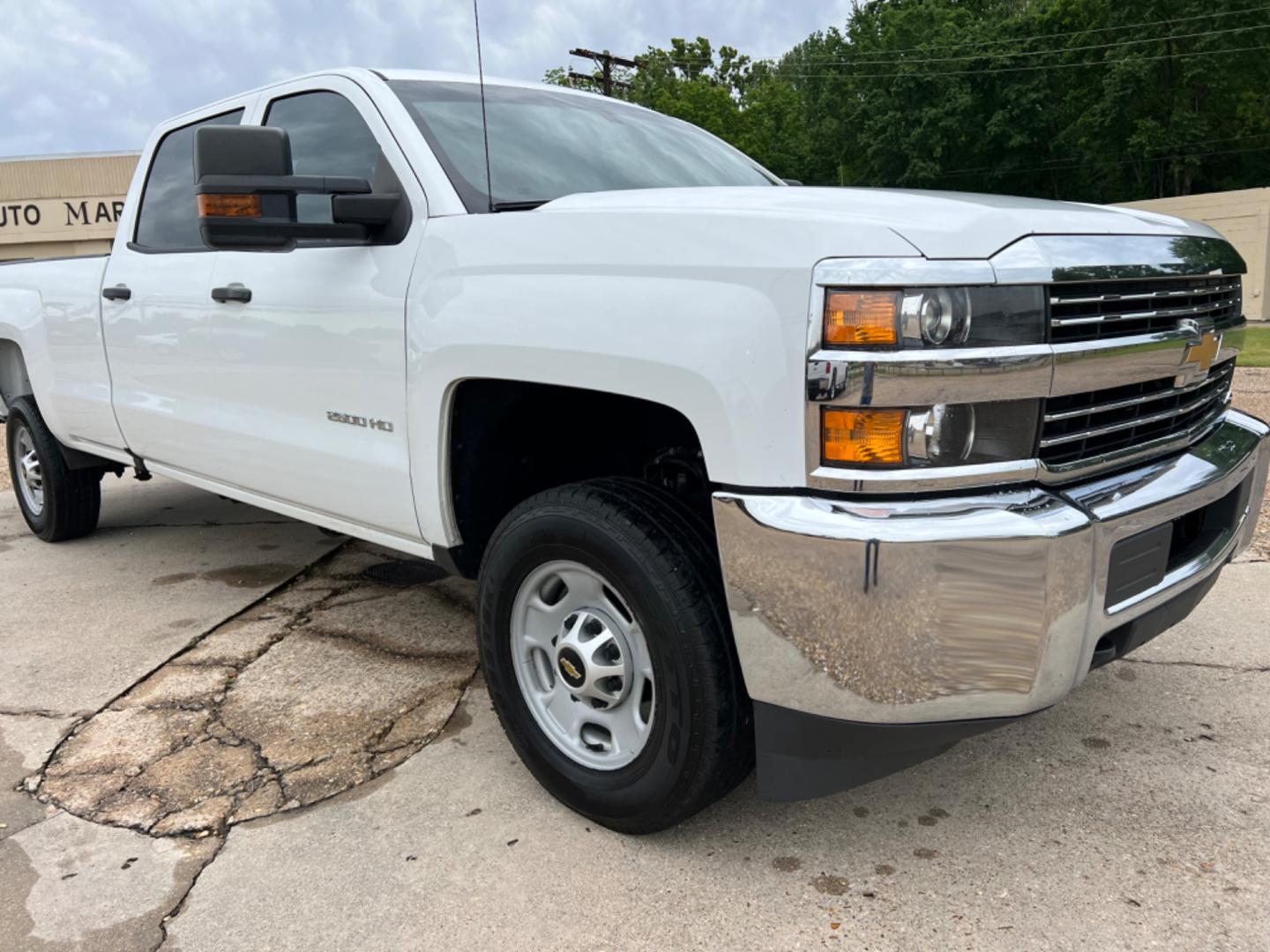 2018 White /Gray Chevrolet Silverado 2500HD (1GC1CUEG3JF) with an 6.0L V8 engine, Automatic transmission, located at 4520 Airline Hwy, Baton Rouge, LA, 70805, (225) 357-1497, 30.509325, -91.145432 - 2018 Chevrolet Silverado 2500HD Crew Cab 8Ft Bed ***One Owner & No Accidents*** 6.0 V8 Gas, 2WD, 212K Miles, Power Windows, Locks & Mirrors, Tow Pkg. FOR INFO PLEASE CONTACT JEFF AT 225 357-1497 CHECK OUT OUR A+ RATING WITH THE BETTER BUSINESS BUREAU WE HAVE BEEN A FAMILY OWNED AND OPERATED BUSINE - Photo#3